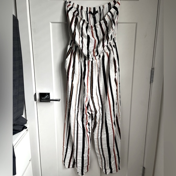 🌸 Dynamite Strapless Striped Jumpsuit - Picture 1 of 3